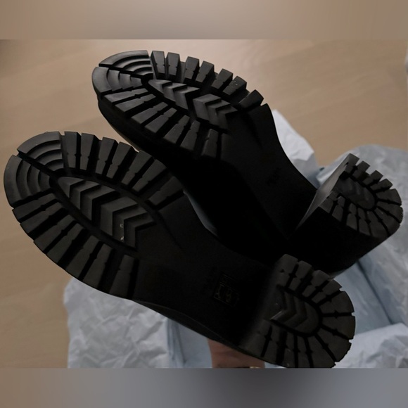 Prada Vitello Chelsea Lug Sole Block Heel Boots EU 38, W US 7.5, run small 6.5/7 - Picture 6 of 7